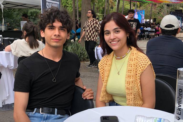 Aplauden jóvenes las propuestas del músico y empresario Sergio Lizárraga