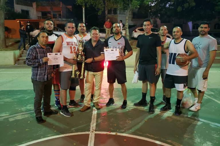 Premian a lo mejor del Torneo de Basquetbol de la Categoría Libre