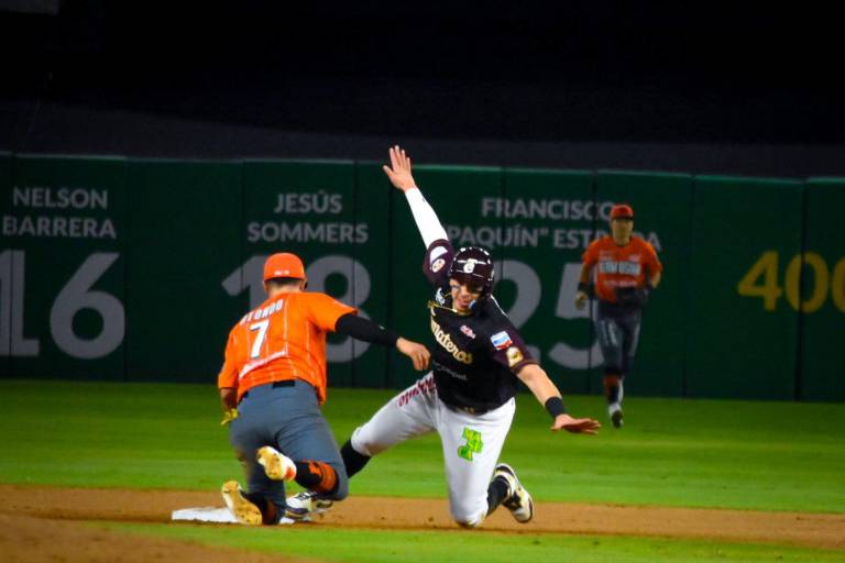 Tomateros de Culiacán saca la escoba en el Clásico de la LMP