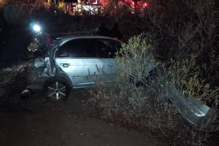 Volcadura en la carretera Escuinapa-Teacapán deja una mujer fallecida y un herido grave