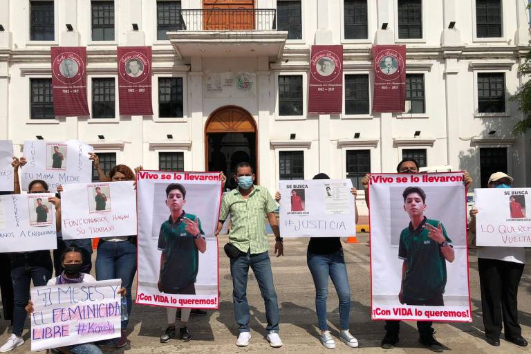 Marchan para exigir regreso de Luis Carlos con vida; acusan que policías de Navolato lo raptaron hace casi un mes