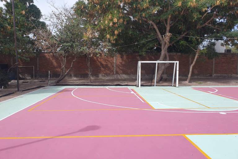 Rehabilitan cancha de usos múltiples de La Puntilla