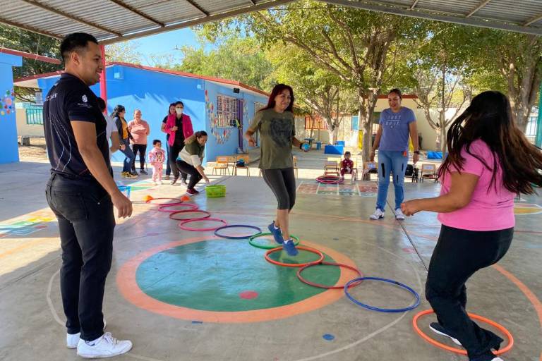 Padres de familia del Niños Héroes se activan físicamente