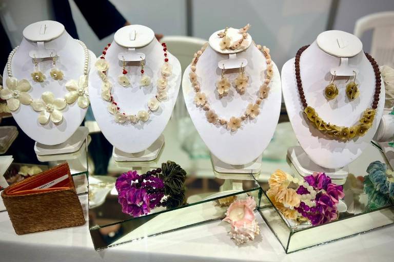 Instalan Sectur y SE exposición de artesanías en Mazatlán