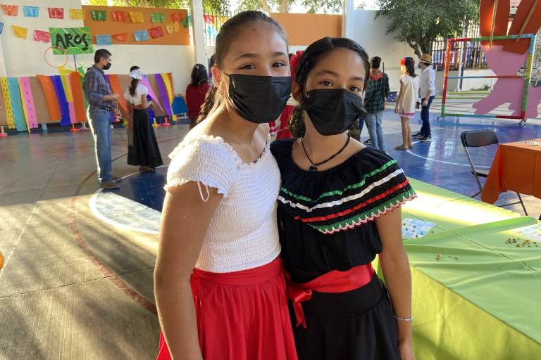 Conviven en la fiesta mexicana