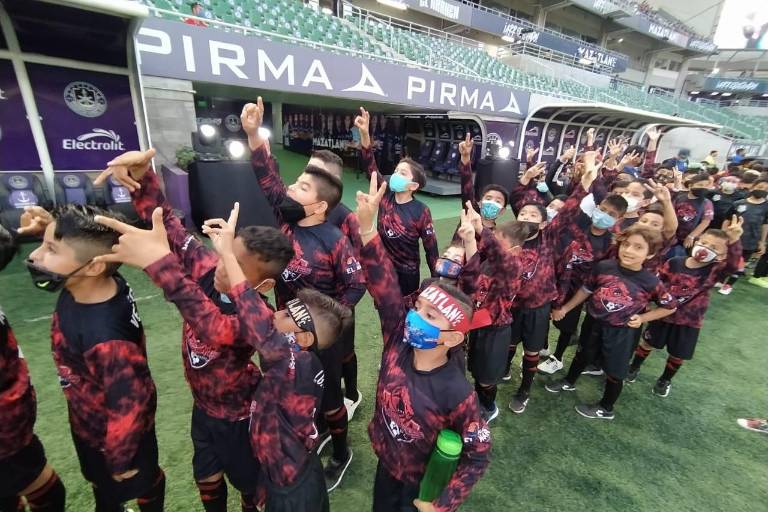El Kraken se pone de gala al inaugurarse la Copa Mazatlán de Futbol 11