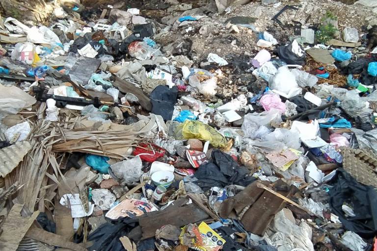 Con la temporada de lluvias en marcha, canales y arroyos en Mazatlán están llenos de basura