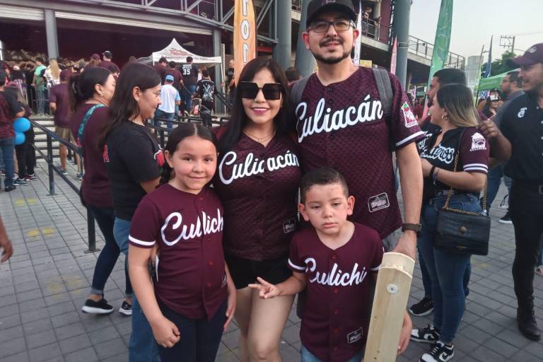 Festejan sinaloenses el inicio de la Temporada de Beisbol 2023-2024