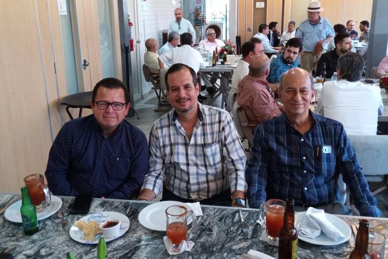 Celebran abogados su día con amena reunión