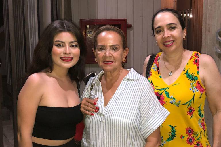 ‘Vuelan’ los negros pájaros del adiós en el Teatro Socorro Astol