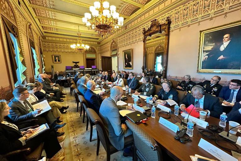 El fentanilo viene de Asia, insiste Rosa Icela en la Casa Blanca