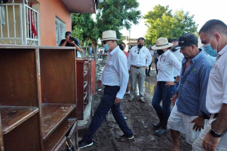 Piden apoyo al Gobernador damnificados por desbordamiento del río Baluarte