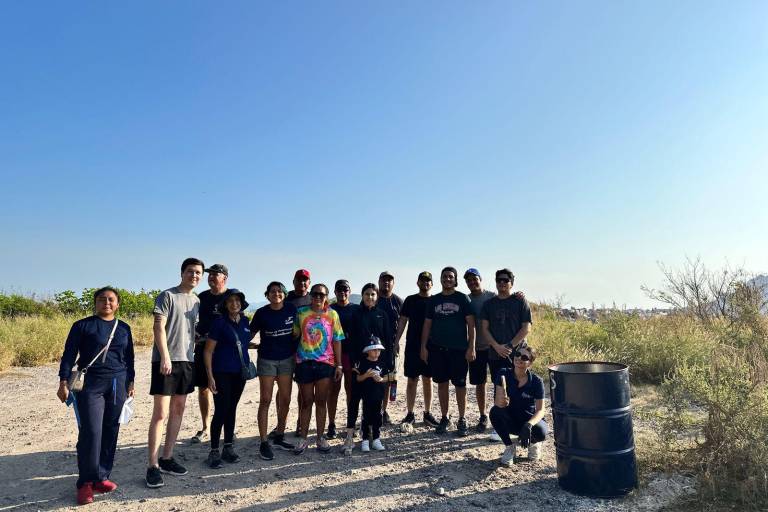 Colocan MazConCiencia botes de basura en la escollera del Faro Mazatlán