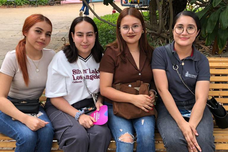 Aplauden jóvenes las propuestas del músico y empresario Sergio Lizárraga