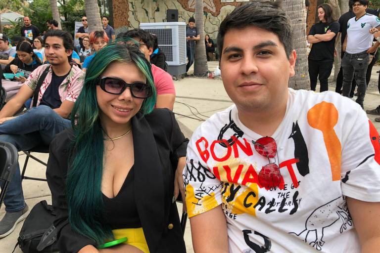 Aplauden jóvenes las propuestas del músico y empresario Sergio Lizárraga