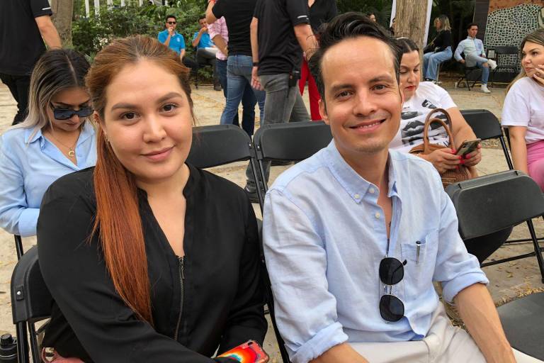 Aplauden jóvenes las propuestas del músico y empresario Sergio Lizárraga