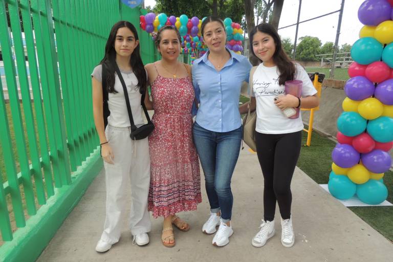 Disfrutan estudiantes del Instituto Senda un feliz regreso a clases