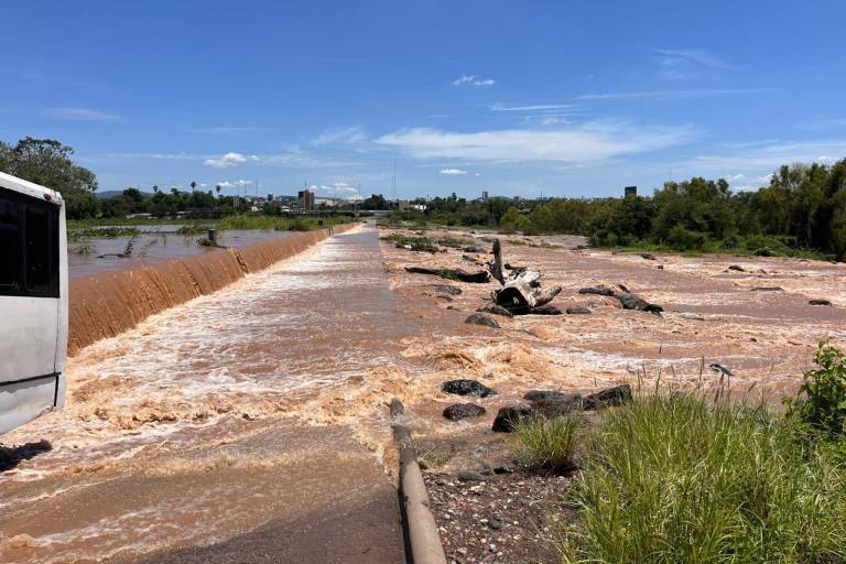 Presa derivadora en Culiacán se desborda tras intensa lluvia de madrugada
