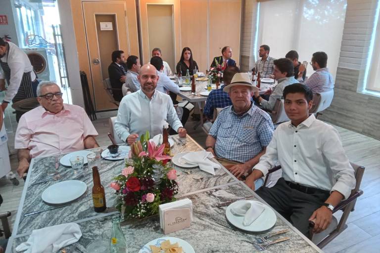 Celebran abogados su día con amena reunión