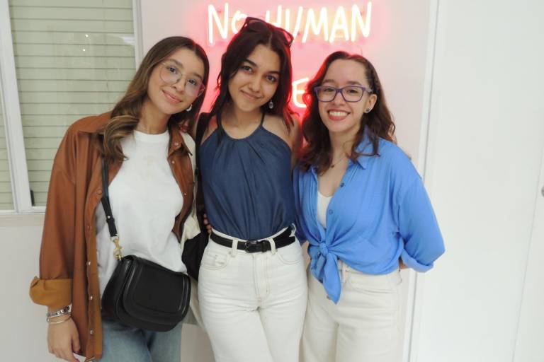 Cautiva Sbro Castil con su pasarela titulada ‘Volver a Florecer’