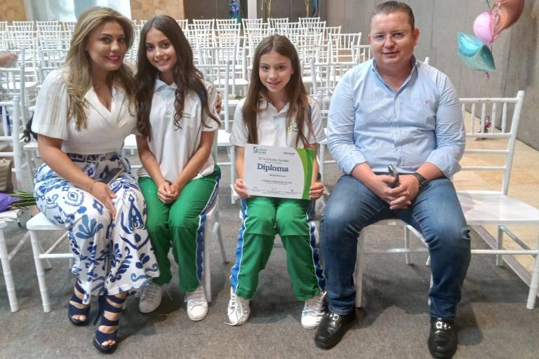 Egresa una generación más de alumnos del Instituto Senda