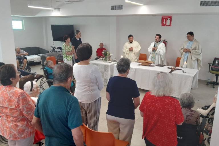 Celebra el Hospital del Carmen 98 años de existencia