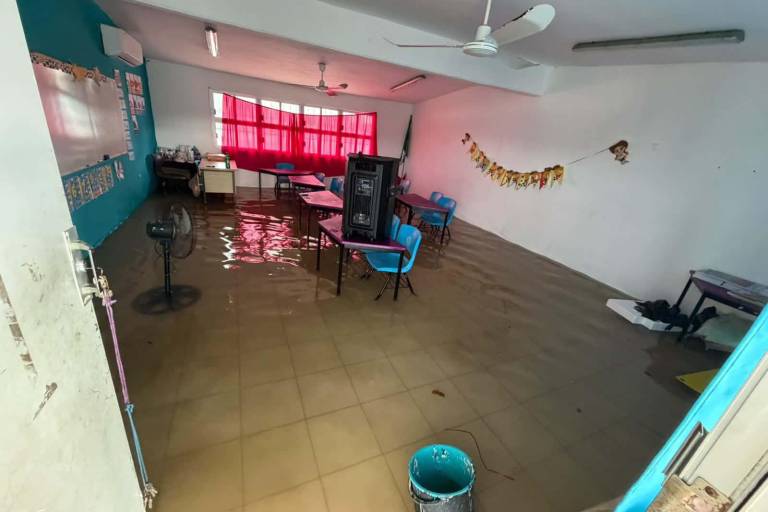 El agua del mar ingresó este domingo a sectores de Navolato, en medio de las lluvias registradas en la región.