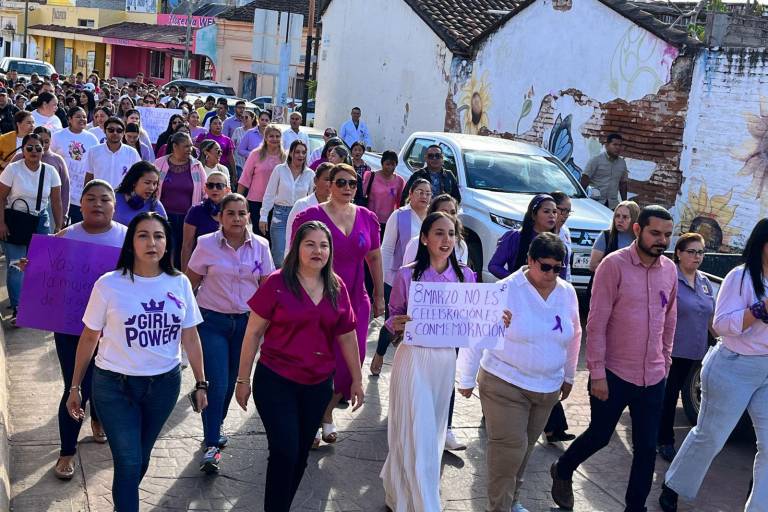 En Rosario, con una marcha conmemoran el Día Internacional de la Mujer