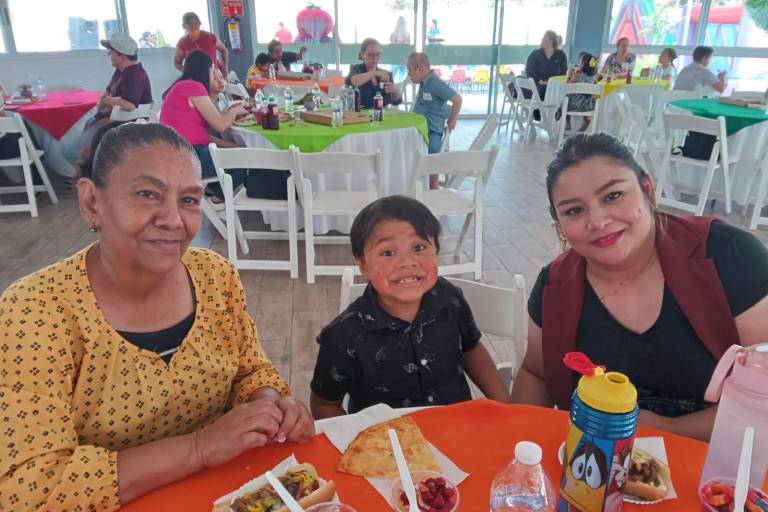 Celebra Ganac a las mamás y a los niños con divertida fiesta