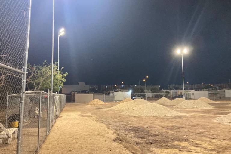 PIDS trabaja en la construcción de campo de softbol femenil en Alturas del Sur