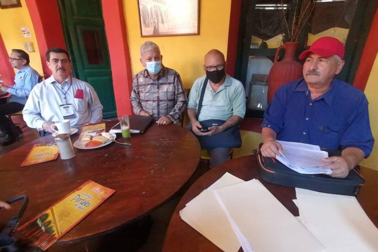 Desplazados de Costa Rica exigen a Gobernador que cumpla y les ayude a adquirir terrenos invadidos