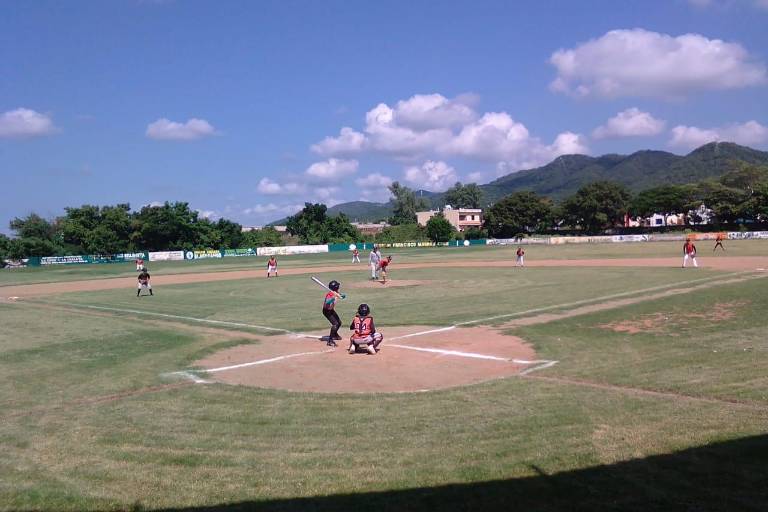 Candente jornada se vive en la Toronja de la Liga Pelikanos