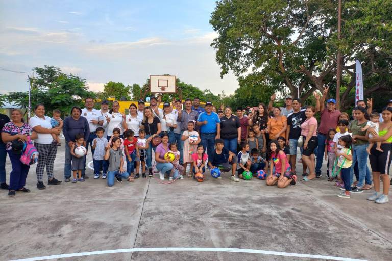 Entregan cancha de usos múltiples a habitantes de Campo Gobierno II