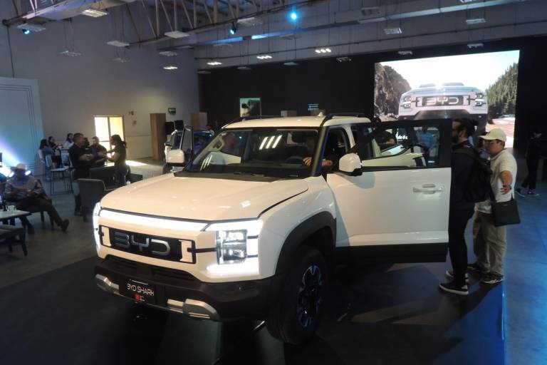 Disfrutan la conducción de la nueva pickup BYD Shark