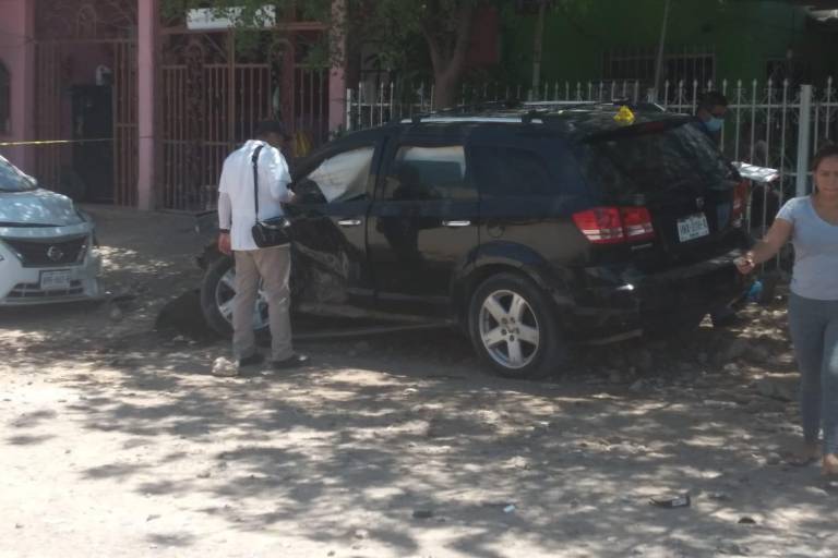 Muere mujer al ser atropellada por un vehículo que participó en una carambola