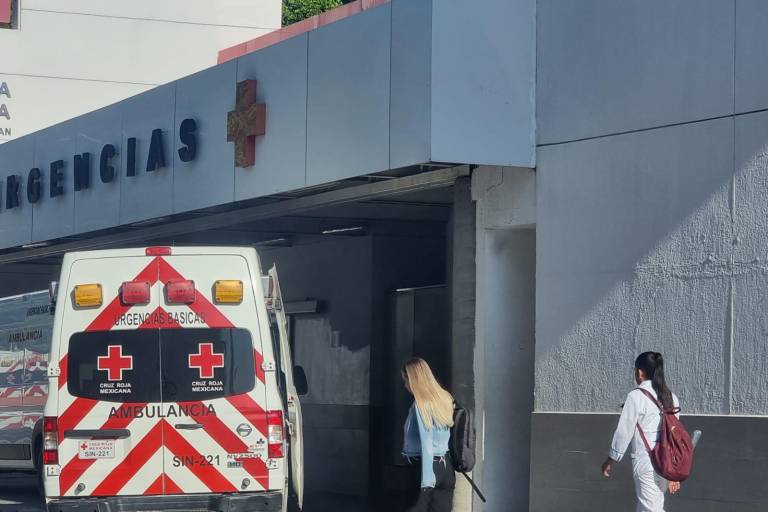 Joven resulta lesionado por una bala perdida en un campo deportivo en Culiacán