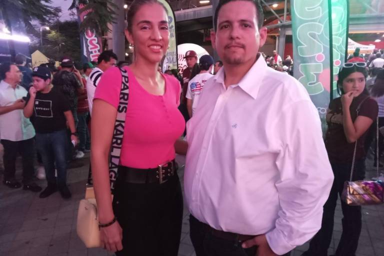 Festejan sinaloenses el inicio de la Temporada de Beisbol 2023-2024