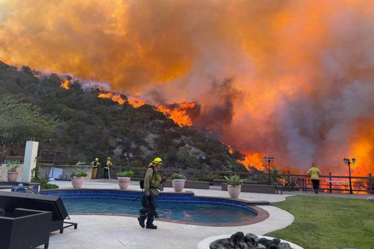 SRE habilita número de protección para mexicanos por incendios en Los Ángeles
