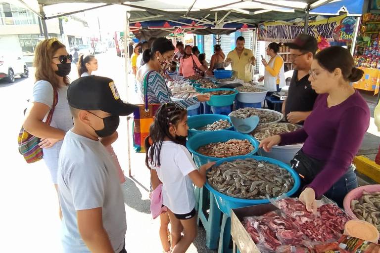 Vendedores de mariscos en Mazatlán no tienen un ‘Buen Fin’ como otros giros de negocio