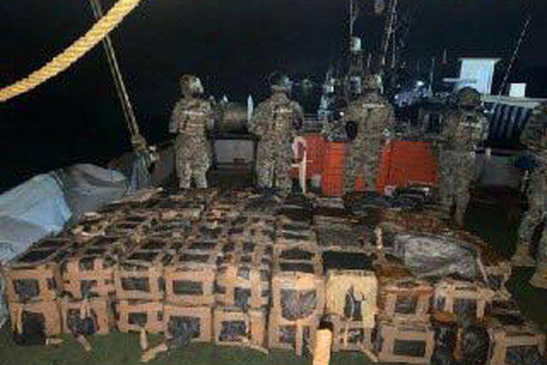 Marina decomisa 1.5 toneladas de cocaína en Nayarit y detiene a 7 personas