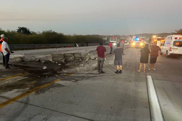 Cierre en la Mazatlán-Culiacán es por reacomodo de muros de concreto dañados tras percance: Seguridad Pública