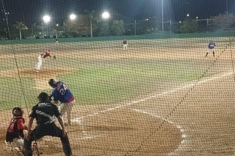 Acosta Servicios avanza a playoffs en la Primera Fuerza Nocturna con victoria clave