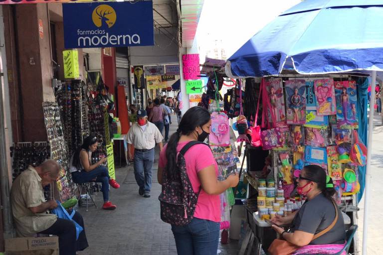 Vendedores ambulantes de Culiacán piden más espacio para exhibir mercancía