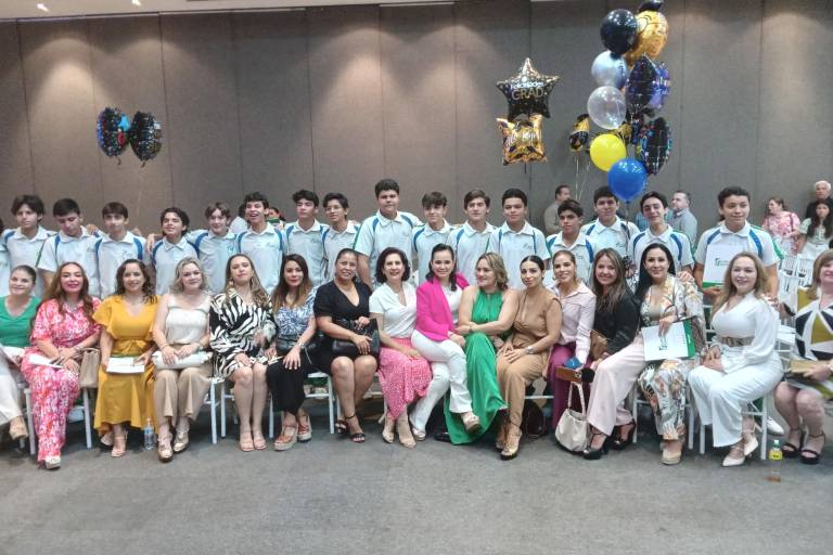 Egresa una generación más de alumnos del Instituto Senda