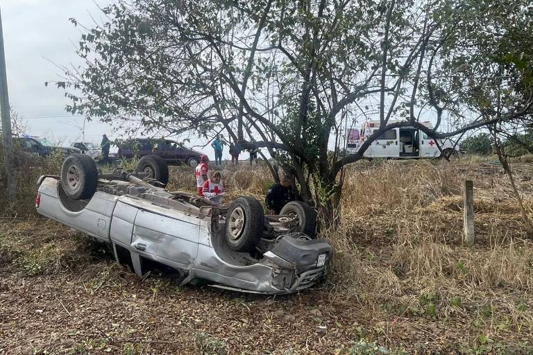 Muere adulto mayor en Escuinapa tras volcadura; su hijo sale lesionado