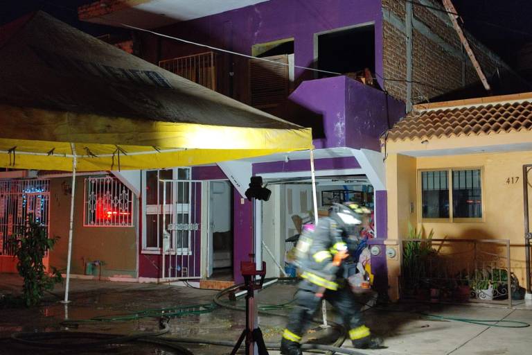 Intentan ahuyentar con pirotecnia a murciélagos, pero se incendia habitación en Mazatlán