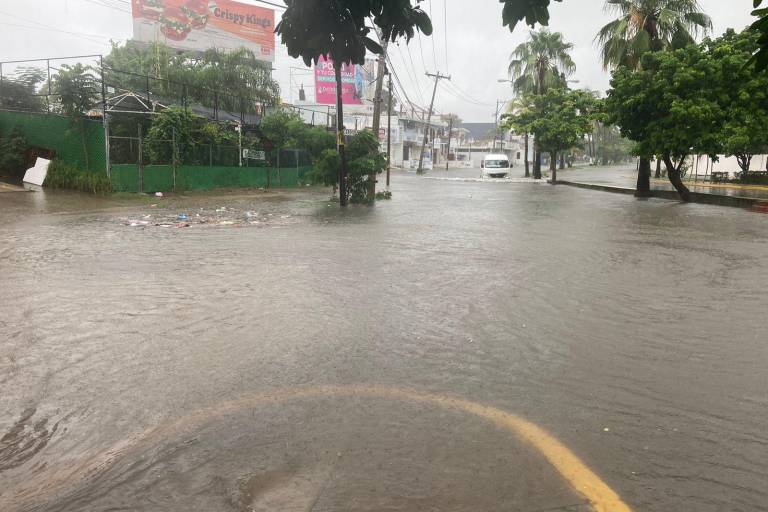 Lluvias de este lunes provocan avenidas inundadas en diversas zonas de Mazatlán