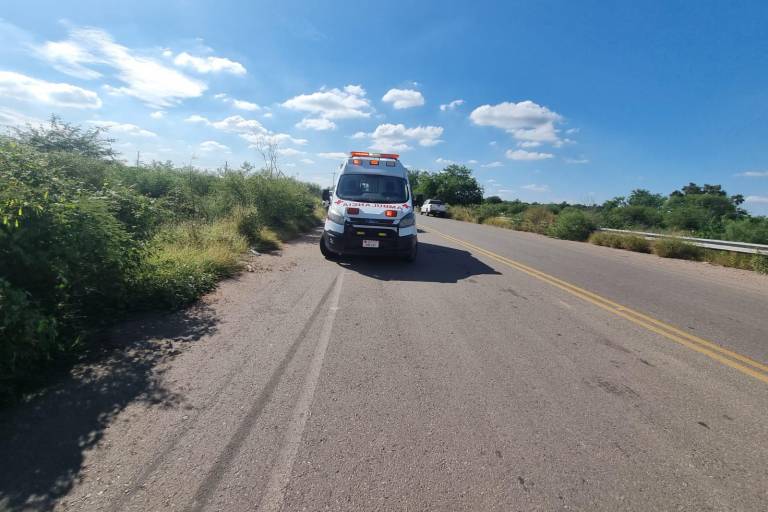 Muere conductor tras perder el control de su vehículo y caer a un canal en Culiacán