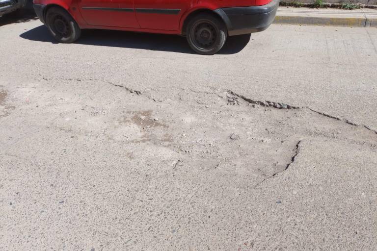 Urgen vecinos a reparar calle de la cabecera municipal de Rosario
