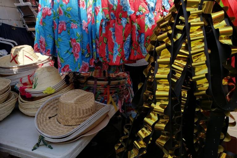 En Culiacán las ventas por el 20 de Noviembre ‘están muy calmadas’, aseguran vendedores ambulantes